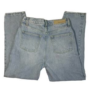 Betro Simone Light Wash Button Front Woman's Jeans Size 28